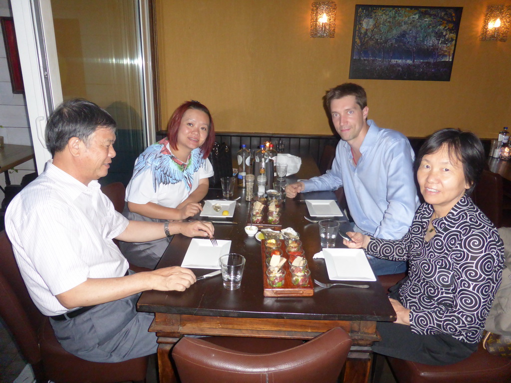 Tim and Miaomiao and her parents having dinner at the Appels & Peren restaurant at the Kelfkensbos street