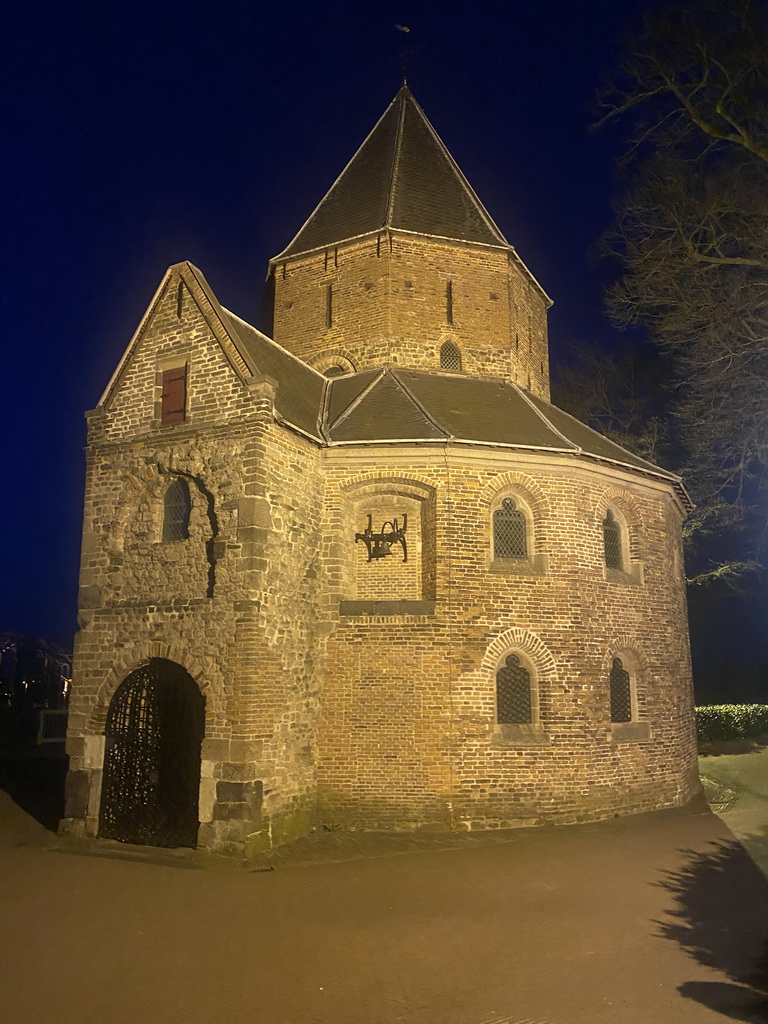 Front of the Sint-Nicolaaskapel chapel at the Valkhof park, by night