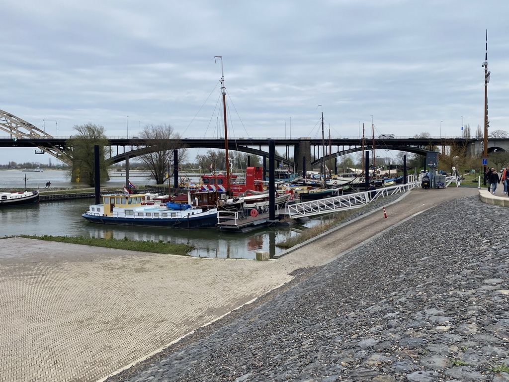 Boats in the Lindenberghaven harbour, viewed from the Waalkade street