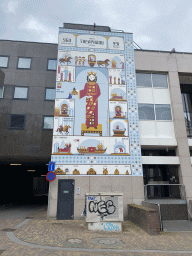 nijmegen_6_069 - 296 kb - 768x1024 - The `Prinses uit het Oosten` wall painting at the Veerpoorttrappen street The `Prinses uit het Oosten` wall painting at the Veerpoorttrappen street