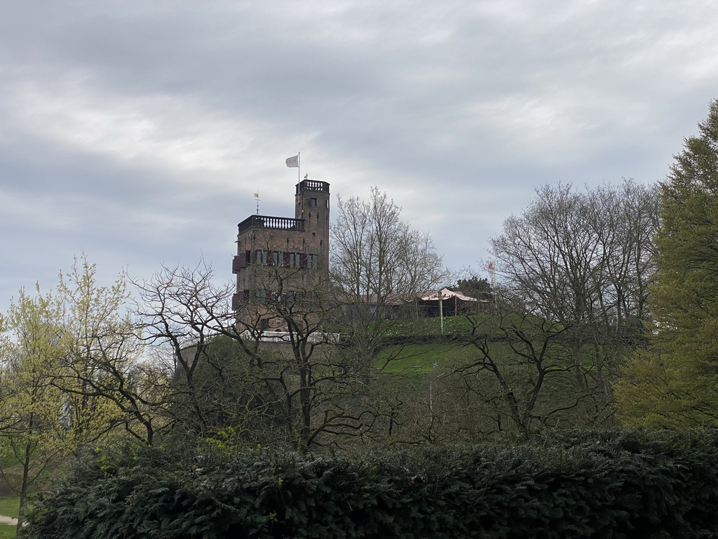 The Belvédère tower at the Kelfkensbos square, viewed from the staircase at the northeast side of the Valkhof park