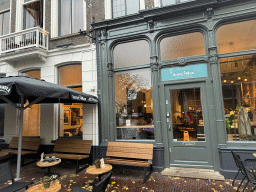 Front of the Anne & Max café at the Lange Hezelstraat street