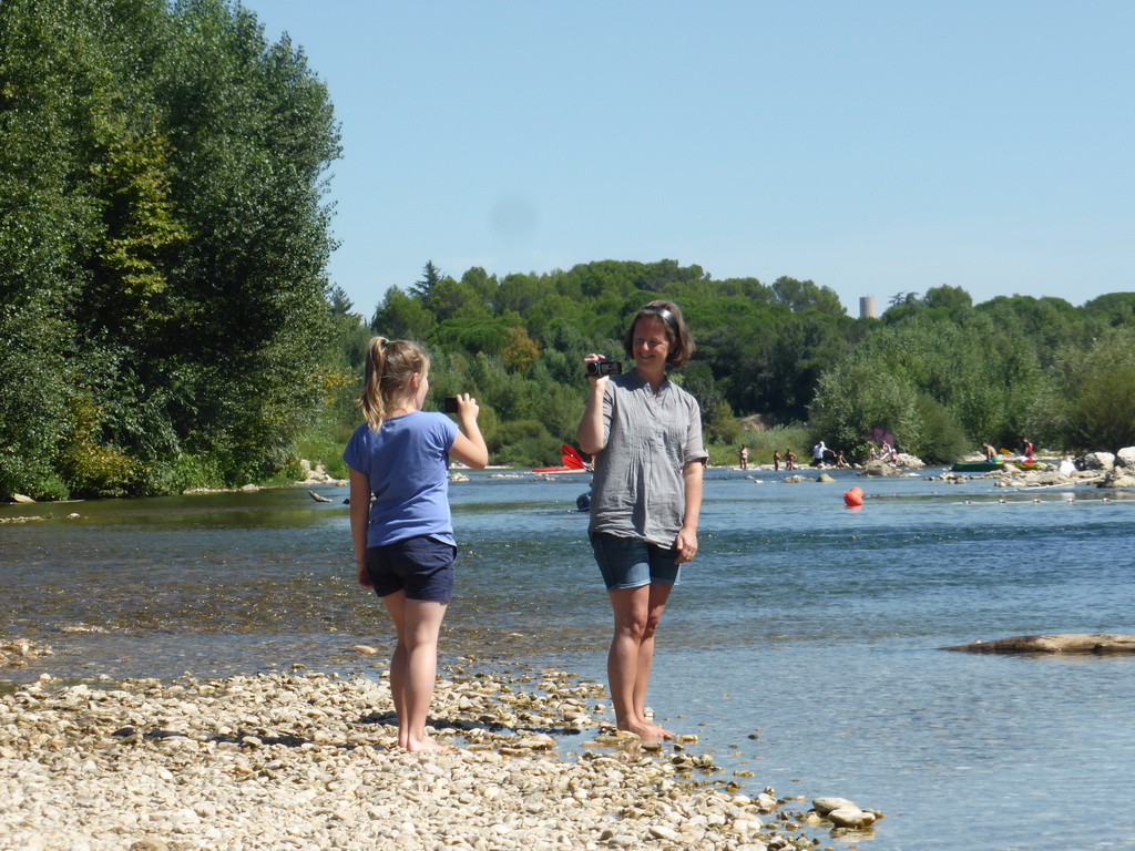 People making photos at the north side of the Gardon river