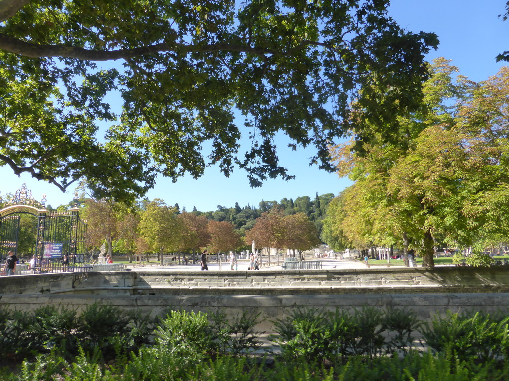 South side of the Fountain Gardens, viewed from our rental car at the Quai de la Fontaine street