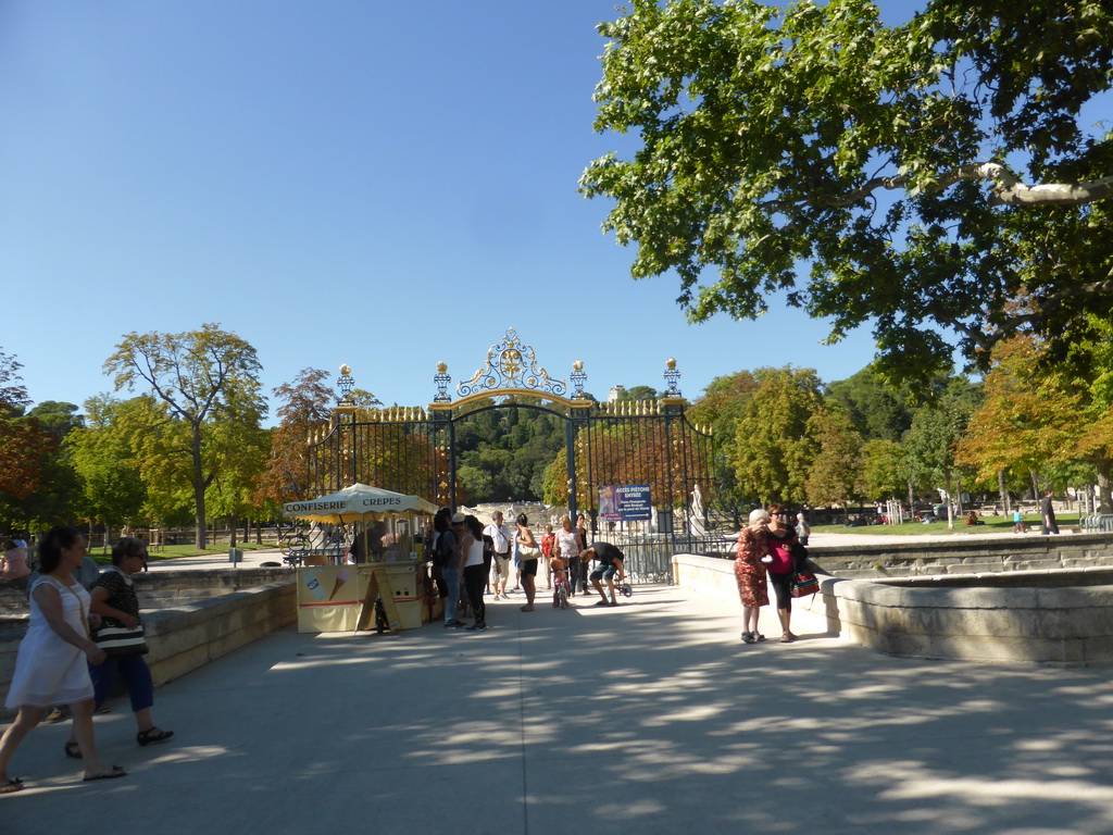 South gate of the Fountain Gardens, viewed from our rental car at the Quai de la Fontaine street