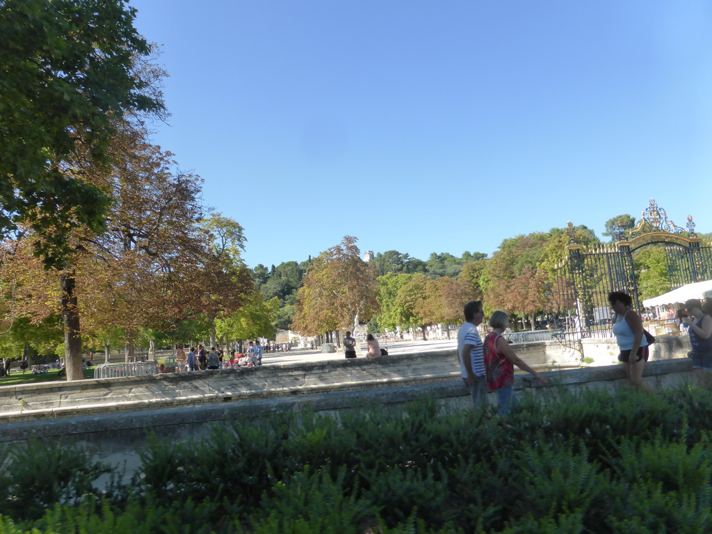 South side of the Fountain Gardens, viewed from our rental car at the Quai de la Fontaine street