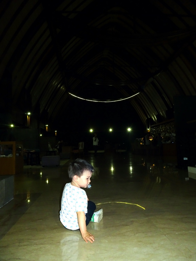 Max at the lobby of the Inaya Putri Bali hotel, by night