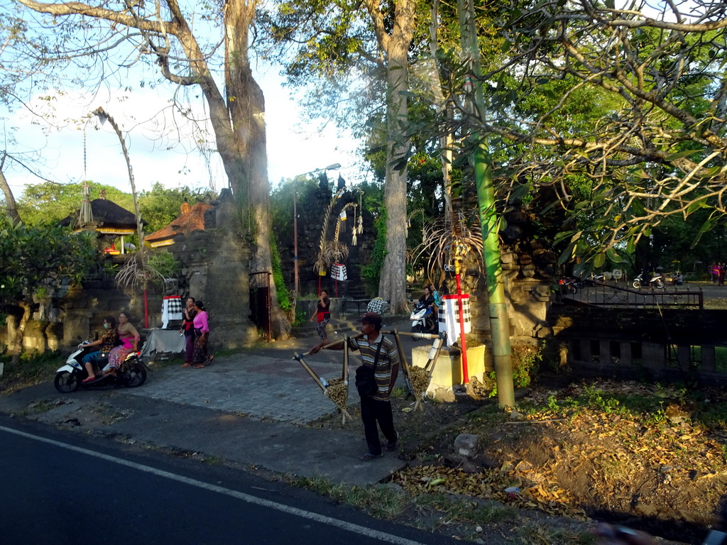 Entrance to the Setra Gede temple at the Jalan Kuruksetra street, viewed from the taxi from Uluwatu