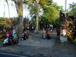 Entrance to the Setra Gede temple at the Jalan Kuruksetra street, viewed from the taxi from Uluwatu