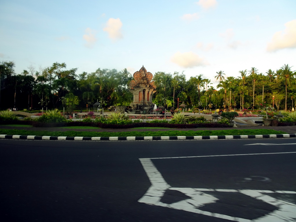 The Mandala Monument at the roundabout at the Jalan Kw. Nusa Dua Resort street, viewed from the taxi from Uluwatu