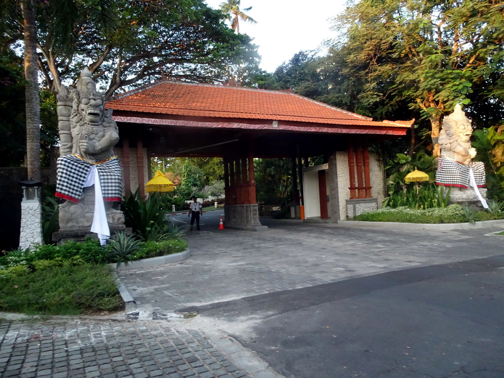 Entrance gate to the Kayumanis Nusa Dua Private Villa & Spa at the Jalan Kw. Nusa Dua Resort street, viewed from the taxi from Uluwatu