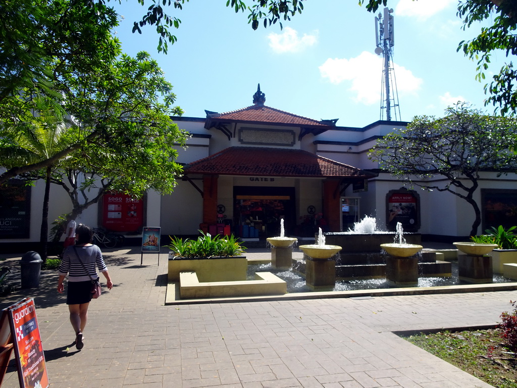 Miaomiao with a fountain at the Bali Collection shopping mall