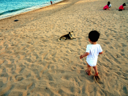 Max with a dog at the beach of the Inaya Putri Bali hotel