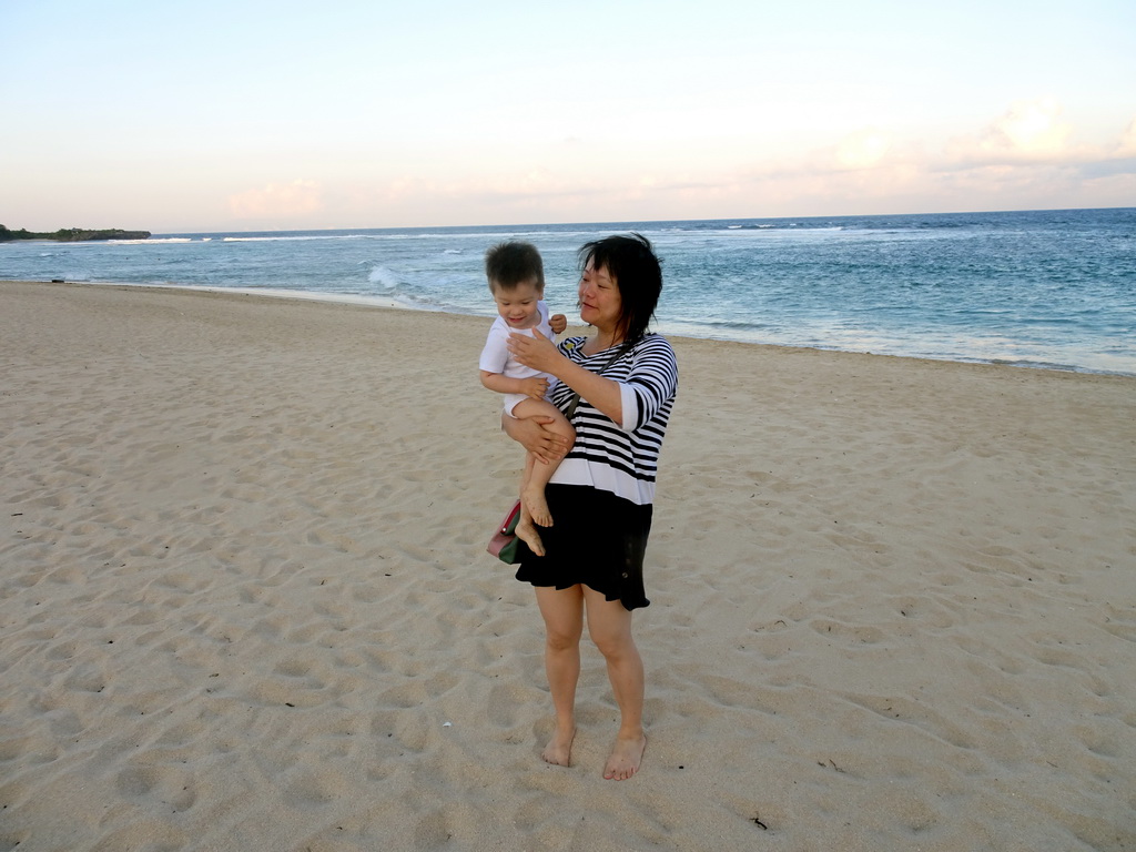 Miaomiao and Max at the beach of the Inaya Putri Bali hotel