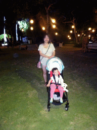 Miaomiao and Max at the beach of the Ayodya Resort Bali, by night