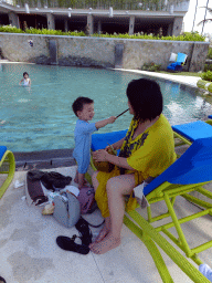 Miaomiao and Max at the swimming pool of the Inaya Putri Bali hotel