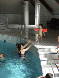 Miaomiao and Max at the swimming pool at the Roompot De Katjeskelder holiday park