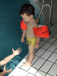 Miaomiao and Max at the swimming pool at the Roompot De Katjeskelder holiday park