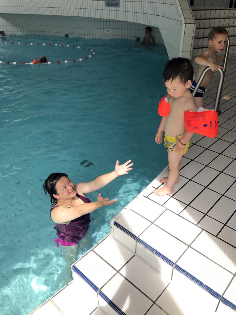 Miaomiao and Max at the swimming pool at the Roompot De Katjeskelder holiday park