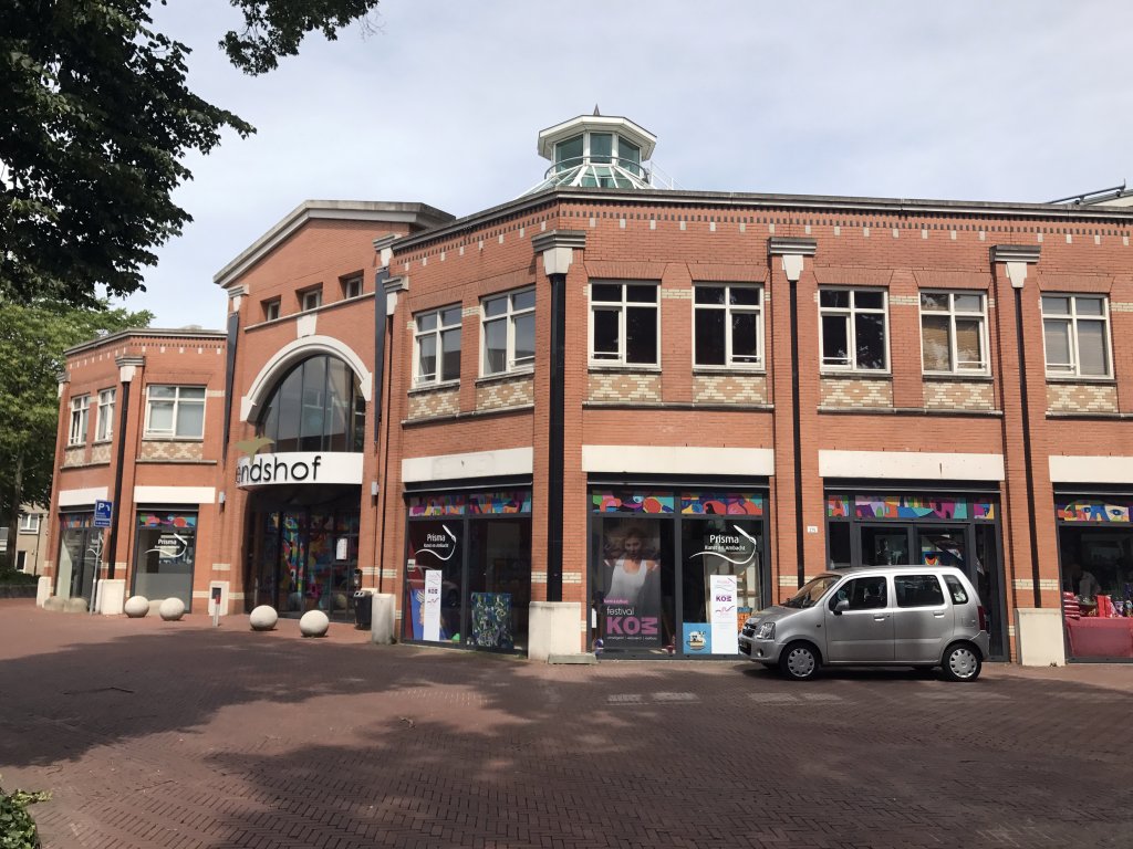 Front of the Arendshof shopping mall at the Arendsplein square