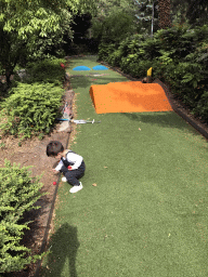 Max at the mini golf course at the Roompot De Katjeskelder holiday park