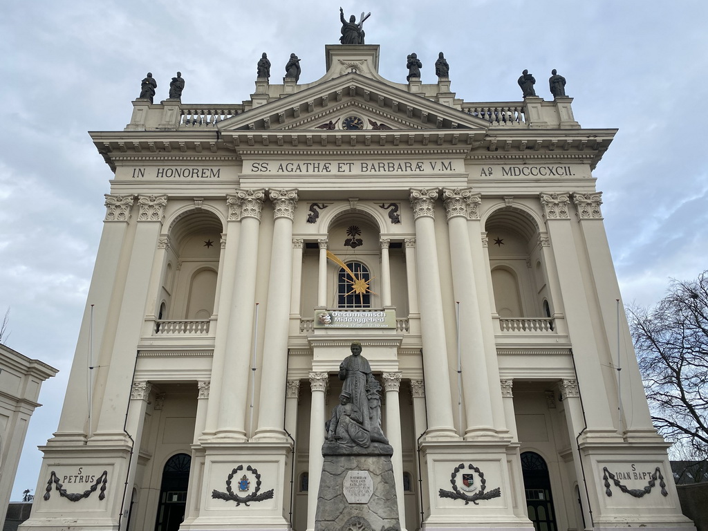 The Pius IX Zouavenmonument at the Markt square and the facade of the Oudenbosch Basilica