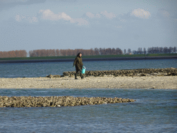 Miaomiao looking for seashells at the Viane Beach