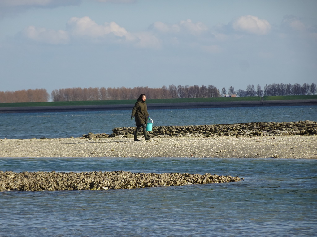 Miaomiao looking for seashells at the Viane Beach