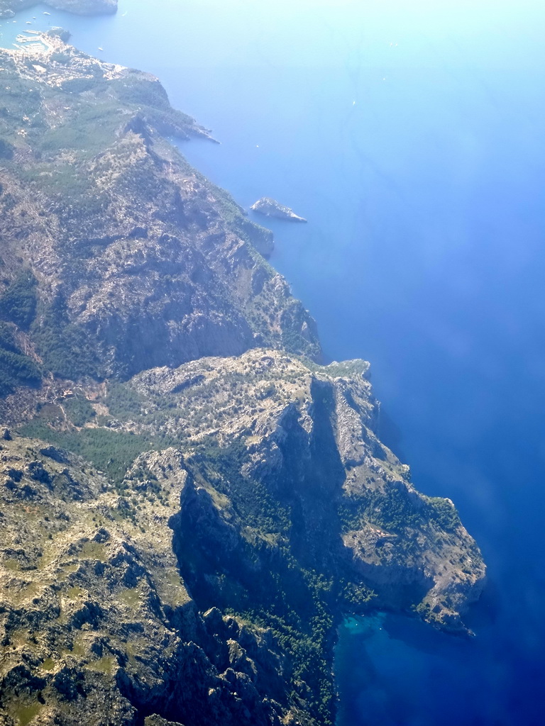 Cliffs on the northwest side of Mallorca, viewed from the airplane from Rotterdam