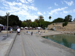 The Carrer del Moll street and the west end of the Parc de la Mar