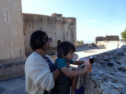 Miaomiao and Max at the north side of the Castell de Bellver castle
