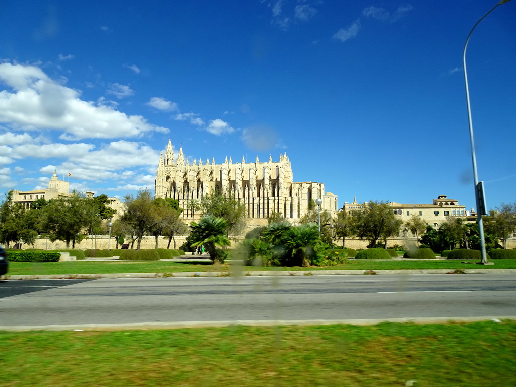 The Parc de la Mar, the Royal Palace of La Almudaina, the Palma Cathedral and the Museu Diocesà de Mallorca, viewed from the rental car on the Avinguda de Gabriel Roca street