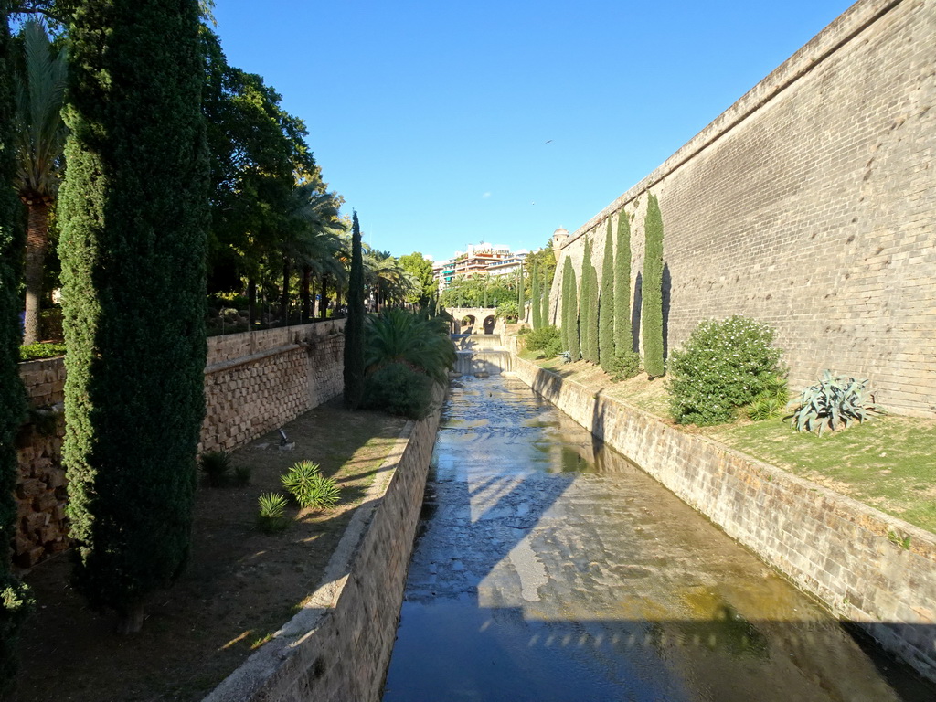 The Torrent de sa Riera bridge, viewed from the Pont de la Riera bridge