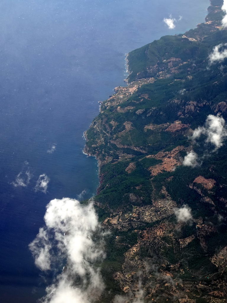 Mountains and hills on the northwest side of Mallorca, viewed from the airplane to Rotterdam