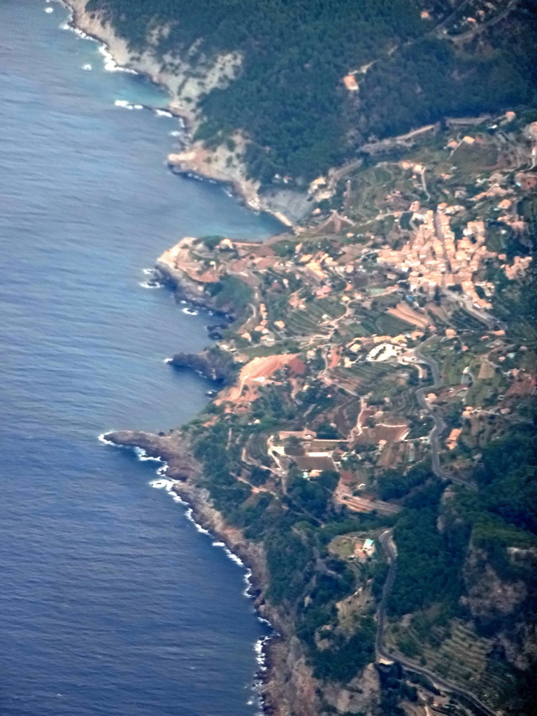 Hills on the northwest side of Mallorca, viewed from the airplane to Rotterdam