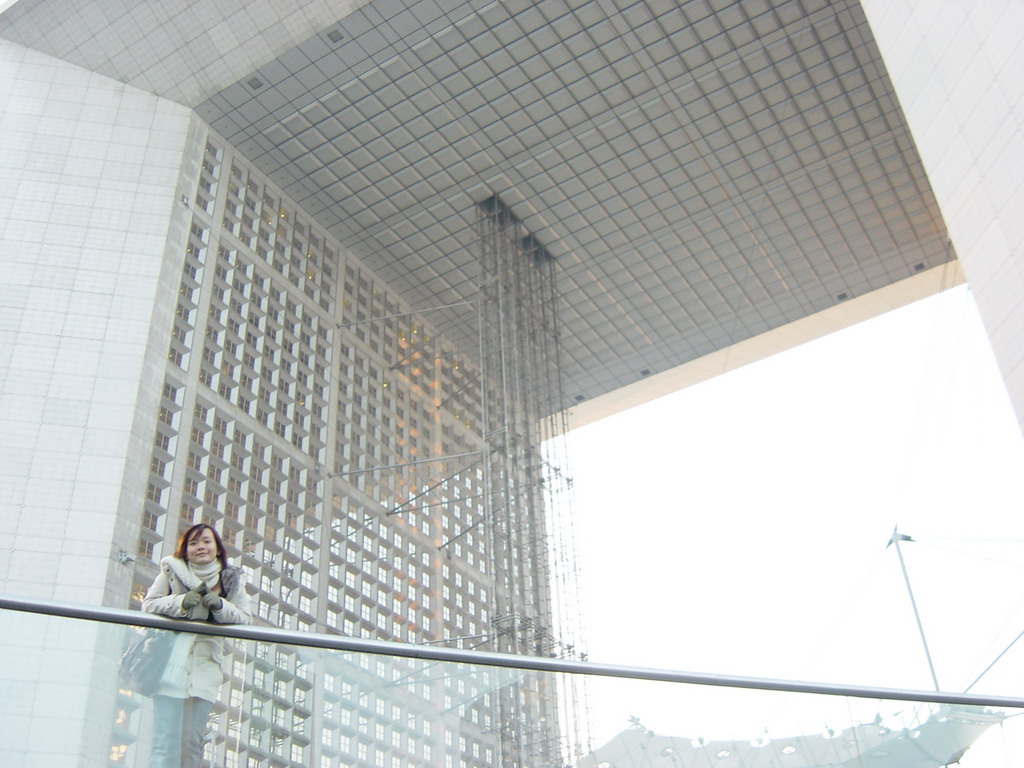 Miaomiao at the Grande Arche in the La Défense district