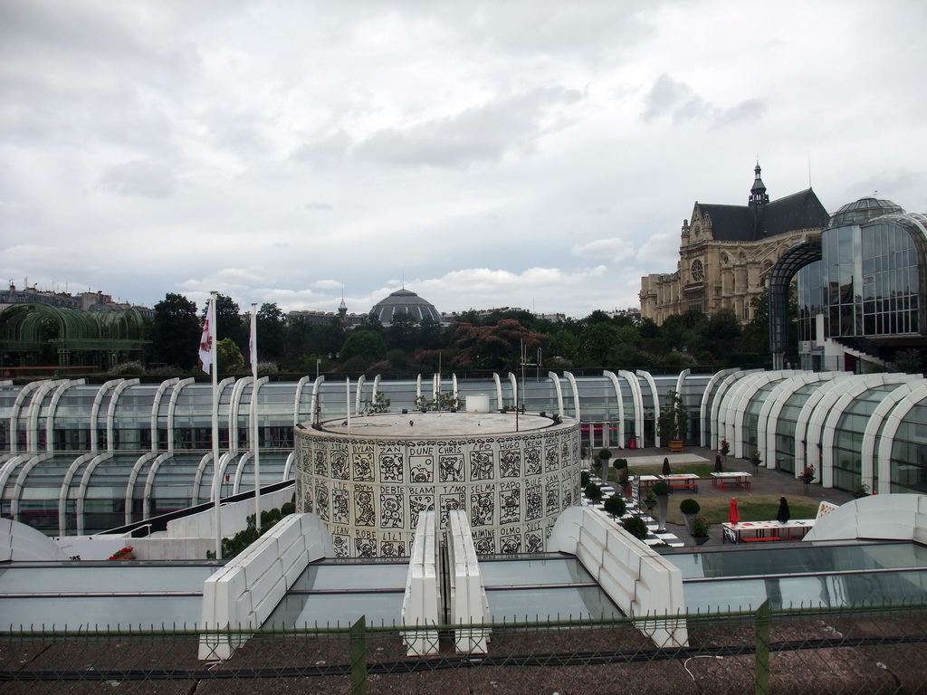 The Forum des Halles shopping mall, the Jardin des Halles gardens, the Église Saint-Eustache church and the Bourse de Commerce (Commodity Market)