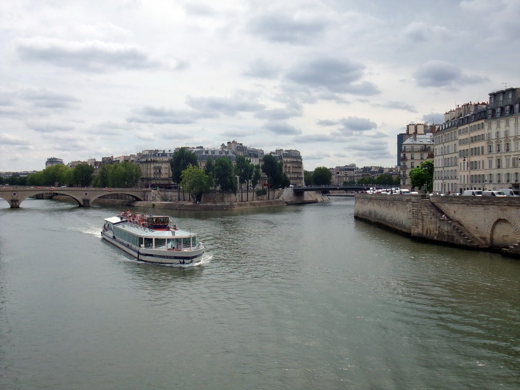 Boat in the Seine river, with the Île de la Cité and Île Saint-Louis islands, and the Pont Louis-Philippe and Pont Saint-Louis bridges