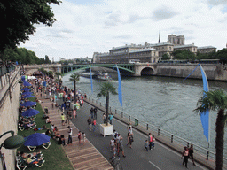 Bank of the Seine river, the Pont Notre-Dame bridge over the Seine river, the Hôtel-Dieu de Paris and the Cathedral Notre Dame de Paris