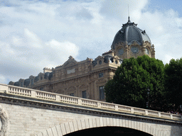 The Pont au Change bridge over the Seine river and the Tribunal de Commerce, viewed from the Seine ferry