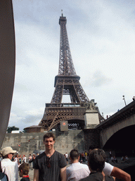 paris_2_157 - 204 kb - 768x1024 - Tim at the Eiffel Tower, viewed from the Seine ferry Tim at the Eiffel Tower, viewed from the Seine ferry