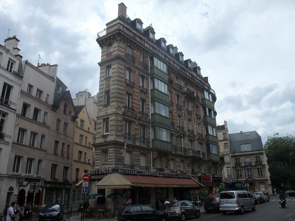 Flat building at the Rue Lagrange street