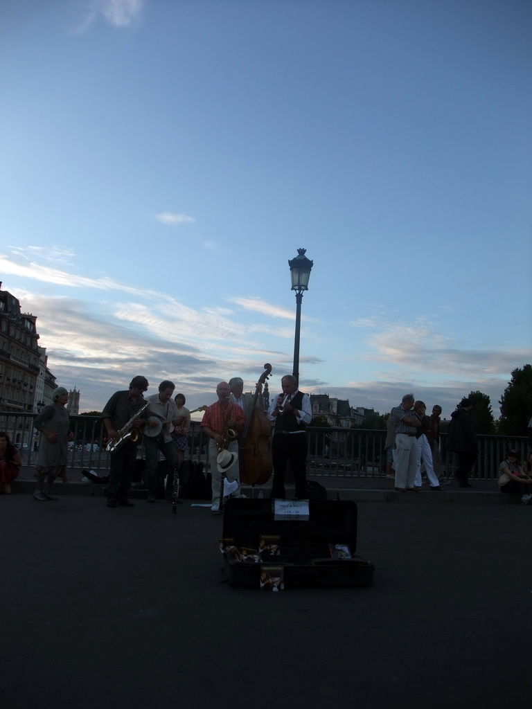 Street artists on the Pont Saint-Louis bridge