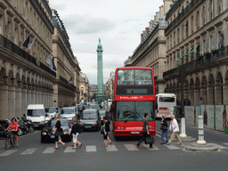 paris_2_258 - 303 kb - 1024x768 - Sightseeing bus in the Rue de Castiglione, and the Vendôme Column at the Place Vendôme Sightseeing bus in the Rue de Castiglione, and the Vendôme Column at the Place Vendôme