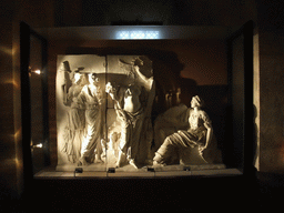 paris_2_282 - 227 kb - 1024x768 - Sculpture in the crypt of the Panthéon Sculpture in the crypt of the Panthéon