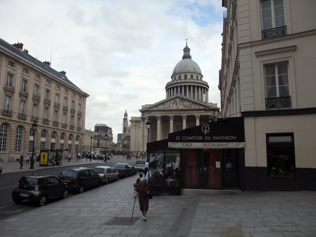 The restaurant `Le Comptoir du Panthéon` in the Rue Soufflot street, and the Panthéon