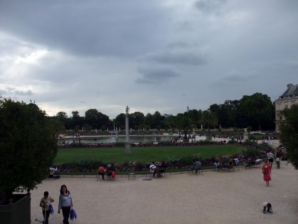 The east side and the central pool of the Jardin du Luxembourg park