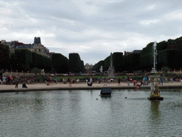 The central pool and the south side of the Jardin du Luxembourg park