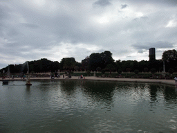 The central pool of the Jardin du Luxembourg park, and the Tour Montparnasse tower