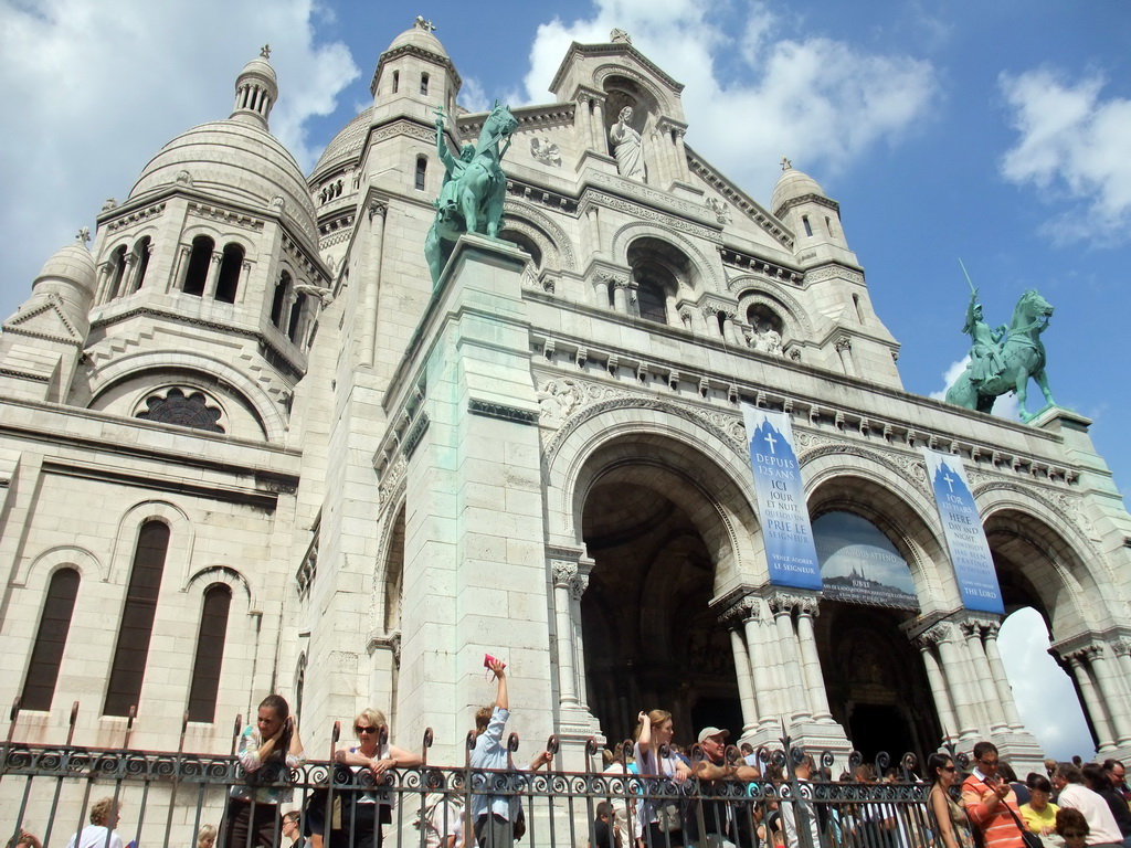 Front of the Basilique du Sacré-Coeur church